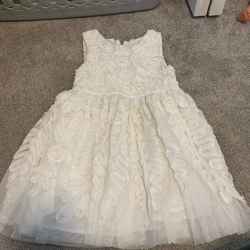 White formal dress’s, size 3T